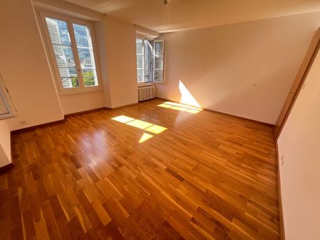 BEL APPARTEMENT 4.5 PCES AU COEUR DE LA VIEILLE VILLE - Photo 2