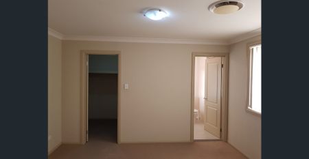 Stylish Townhouse - Photo 5