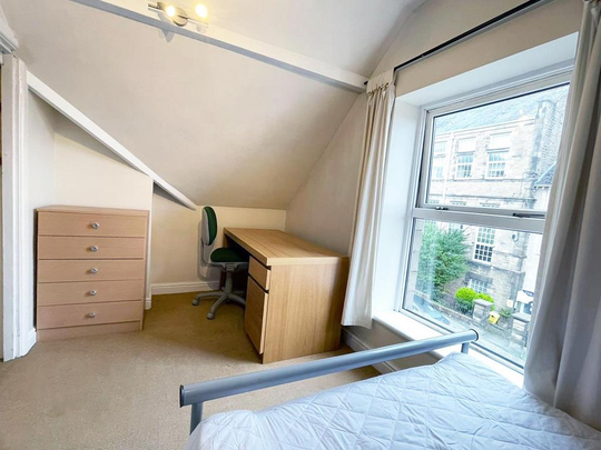 5 bedroom private hall to rent - Photo 1