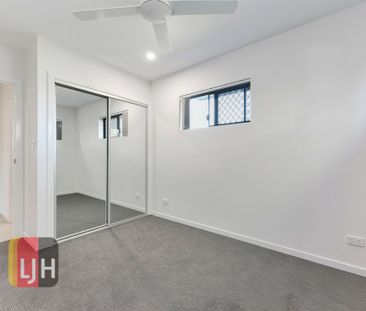 AIR CONDITIONED TWO BEDROOM UNIT WITH TWO CAR ACCOM! - Photo 4