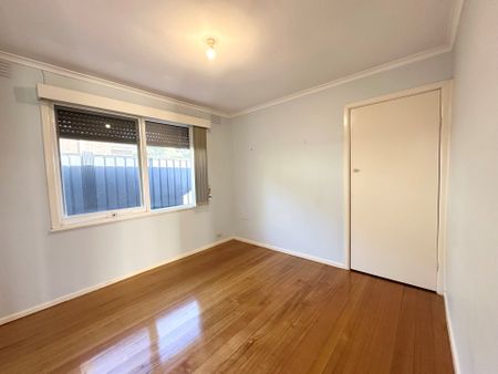 14 Dianne Street, Bundoora - Photo 2