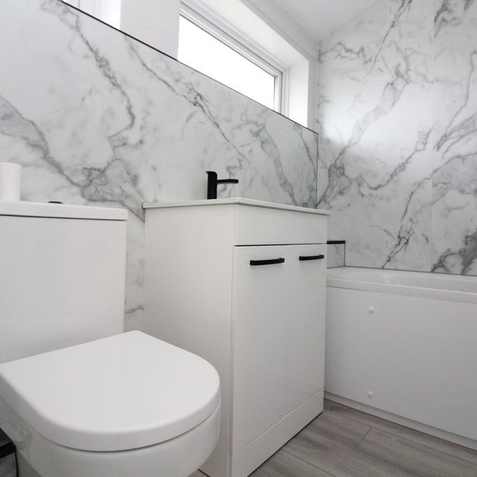 3 Bedroom Terraced House - Photo 1