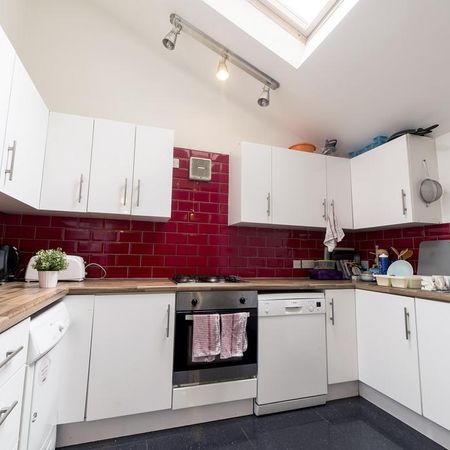 8 bedroom terraced house to rent - Photo 4