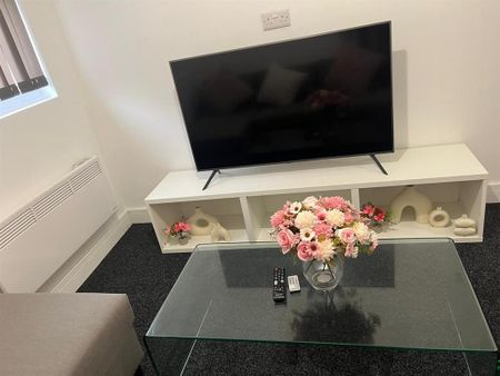 1 bedroom flat to rent - Photo 2