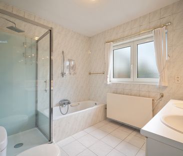 BEZOEKSTOP! Ruime woning met 4 slaapkamers - Photo 2