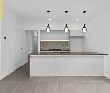 Spacious Interiors & Prime Location – 4-Bedroom Home in White Rock - Photo 6