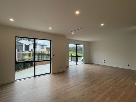 Spacious 6BR Swanson Retreat - Photo 5