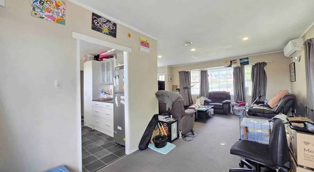 Family Comfort: 3 Bedrooms, Spacious Living, a... - Photo 1