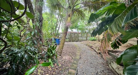 Charming Character Home in the Heart of New Lynn - Photo 4