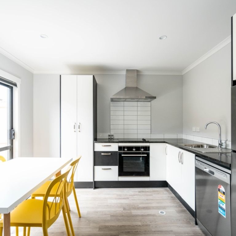 Located within a short five minute walk to the Waikato University are these brand new, one bedroom studio rooms. Set on three levels, the studio rooms are fully furnished. - Photo 1