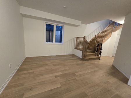 For Lease - 20 Heritage Way, Thorold, Ontario - Photo 4