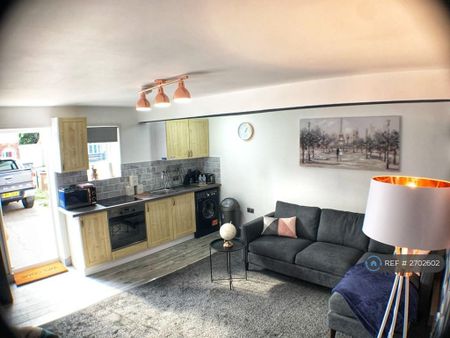 1 bedroom flat to rent - Photo 3