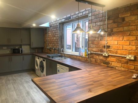 8 bedroom house to rent - Photo 4