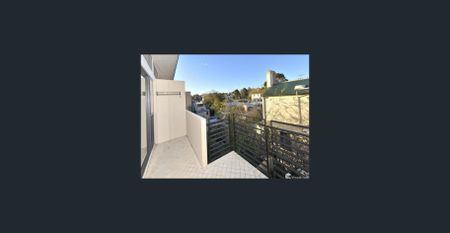 Well designed and conveniently located apartment - Photo 3