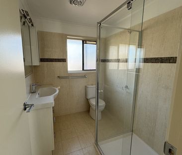 Three Bedroom House - Photo 4