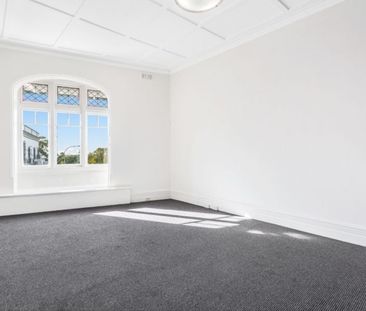 Oversized Apartment In The Heart Of Mosman Village - Photo 5