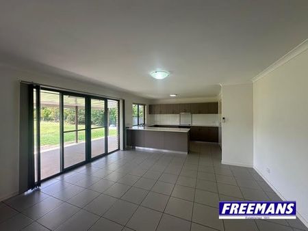 Quality 4 Bedroom Home - Photo 5