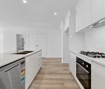 10 Jandakot Walk, Point Cook VIC 3030 - House For Rent | Domain - Photo 5