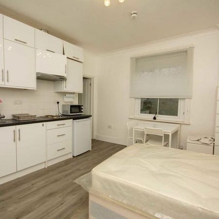 Studio to rent - Photo 3