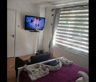 Room in a Shared House, Rosamond Street, SE26 - Photo 3