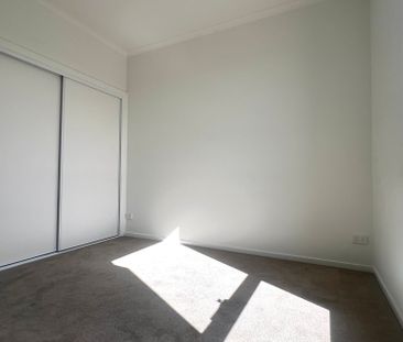 Brand new townhouse in the heart of Aurora Estate! - Photo 2