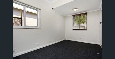 Charming Family Home! - Photo 2