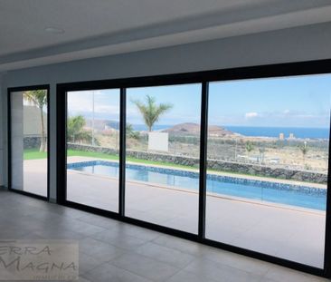 3 room luxury House for rent in Adeje, Spain - Photo 1