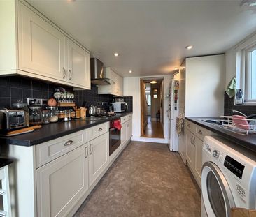 Mount Pleasant Road, Hampshire, GU12 - Photo 5
