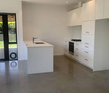 Sunny Wanaka Rental with Mountain Views - Photo 5