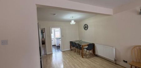 Bills Are Included With R Ground Floor, Lynton Road, Harrow, Greater London, HA2 9NH - Photo 4