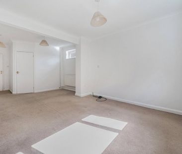 4 bedroom detached house to rent - Photo 2