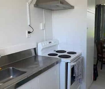 Close to schools and shops - Photo 1