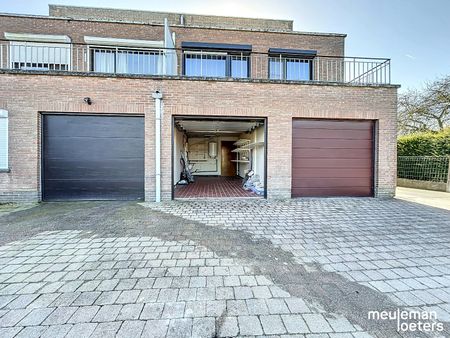 Lichtrijk appartement met garage en tuinstrook - Foto 2