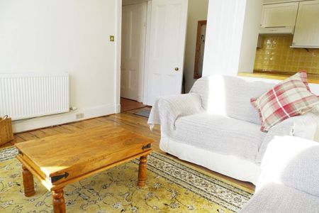 To Let 1 Bed Flat - Photo 3