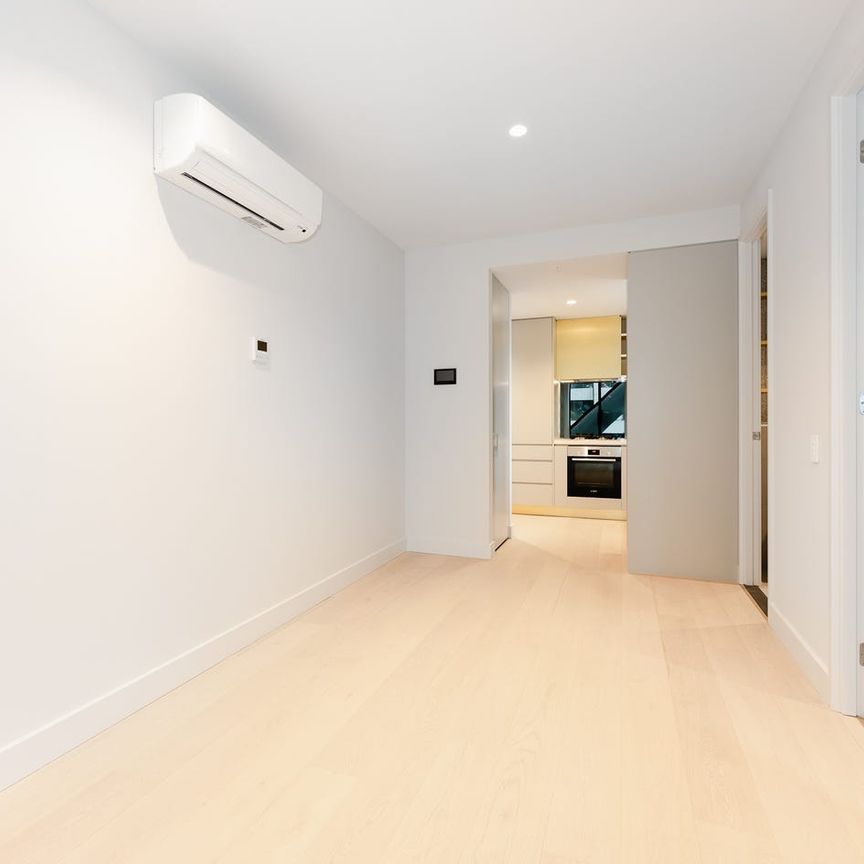 Luxury 1 Bedroom 1 Bathroom CBD apartment - superb location - Photo 1