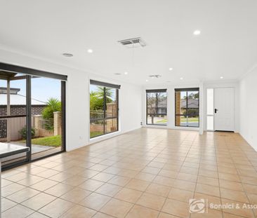 CHARMING THREE BEDROOM HOME - Photo 5