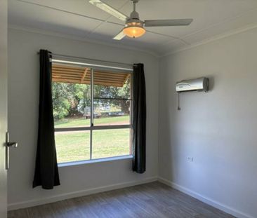 Home with separate office/workshop - Photo 3