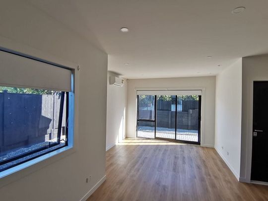Near NEW Stylish townhouse in St Heliers - Photo 1