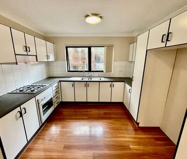 Conveniently Located Apartment! - Photo 4