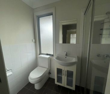 Picture perfect townhouse! - Photo 6