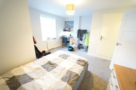 Rooms 6 & 7, Flat 7, 10 Middle Street, NG9 1FX, NOTTINGHAM - Photo 3
