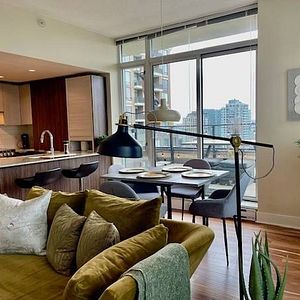 Vibrant Yaletown 1 Bedroom Condo - Photo 2