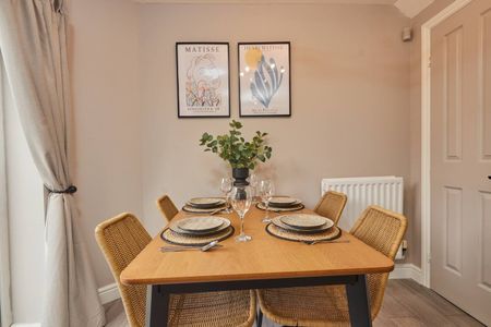 2 Bed Semi-Detached House, Tavistock Close, LS12 - Photo 4