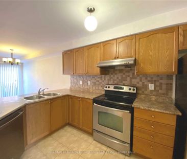 For Lease - 111 Amulet Crescent, Richmond Hill, Ontario - Photo 2