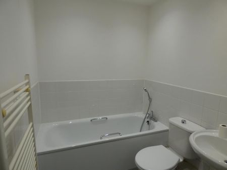 2 bedroom flat to rent - Photo 3