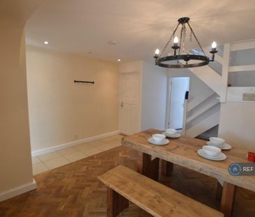 4 bedroom semi-detached house to rent - Photo 3