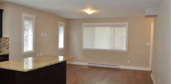 One bedroom Executive Suite - Feb 15 or Mar 1 - Incl all utilities! - Photo 2