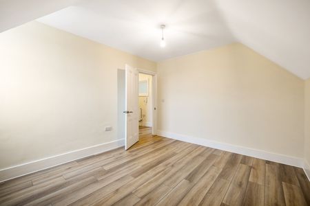 2 Bed Flat, Beaconsfield Villas, BN1 - Photo 3