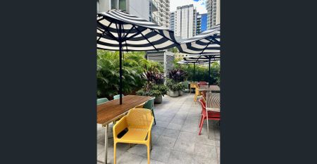 ONE BEDROOM- FURNISHED APARTMENT IN CONVENIENT LOCATION - Photo 5