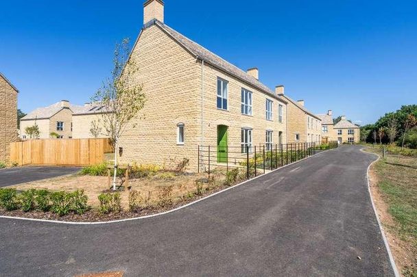 Sivewright Way, Cirencester, Gloucestershire, GL7 - Photo 1